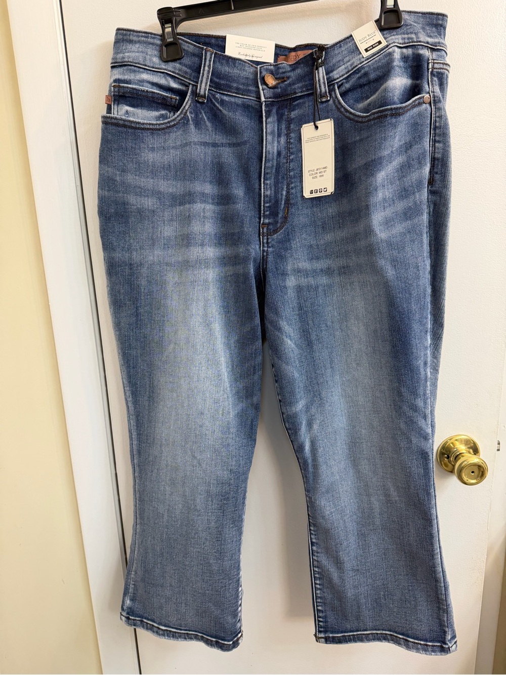 Judy Blue Faded Blue Mid-Rise Cropped Jeans